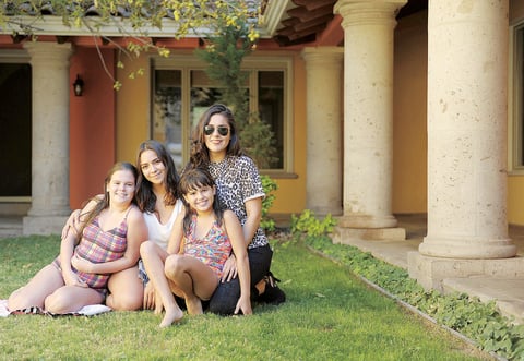FELIZ CUMPLEAÑOS. Maryjose Ramírez Martínez acompañada de sus primas: Luisa,
Daniela y Fernanda, en su fiesta de cumpleaños.