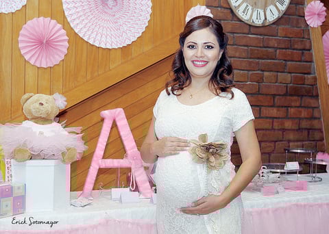 BABY SHOWER. Nancy Hernández de Sánchez espera la llegada de Alexandra,
motivo por el que Margarita Portillo y Alejandra Silva le organizaron
una fiesta de canastilla.