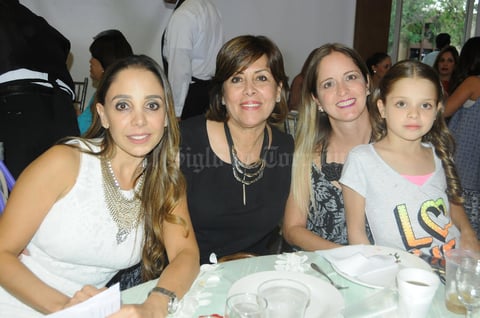 12102015 Paulina, Valeria, Esperanza y Ana Cris.