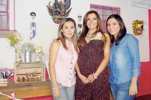 11102015 BABY SHOWER.  Marcela Ríos Cruz en compañía de Lucero Ríos Cruz y Paola Ríos Cruz.