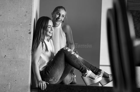 Regina y Renata 13
