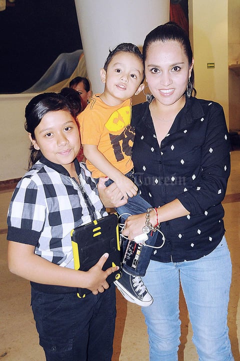 17102015 CONCIERTO DE SALSA.  Thaily, Iker y Karla Moreno.