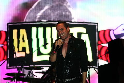 Previamente, La Lupita interpretó canciones que los han acompañado a lo largo de estos años.