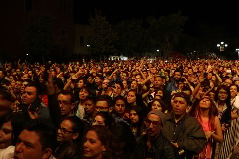 Miles de seguidores se reunieron en la Plaza IV Centenario.