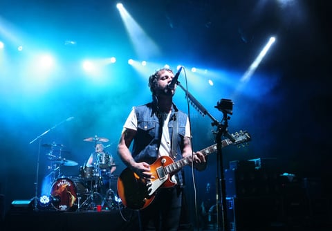 Ante un público eufórico que ya había recibido una primera dosis de rock, apareció Molotov.