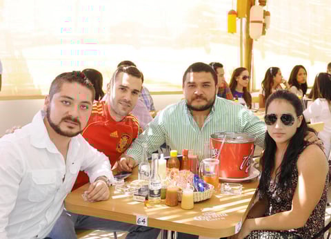 22102015 Carlos, José, 'Ewok' y Mariana.