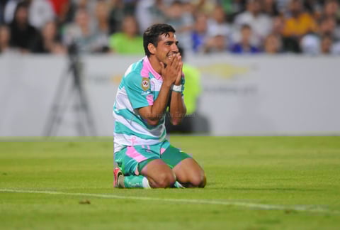 Pasando de la ilusión a la desesperanza, Santos Laguna volvió a caer en casa.