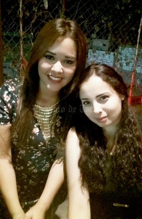 24102015 Divertida noche pasó la festejada junto a sus invitadas.