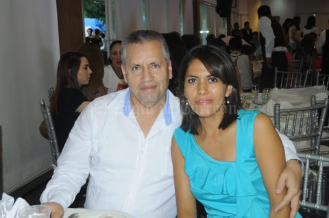 25102015 MUY FELICES.  Alfredo y Érika.