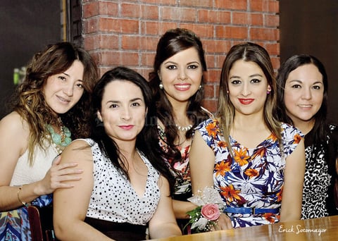 25102015 Liliana recibió en este día tan especial los mejores deseos para su futura vida de casada.