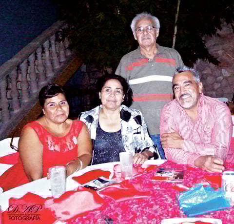 25102015 Aurora Camacho Ortiz, Rosa Morales y Manuel Fraire.