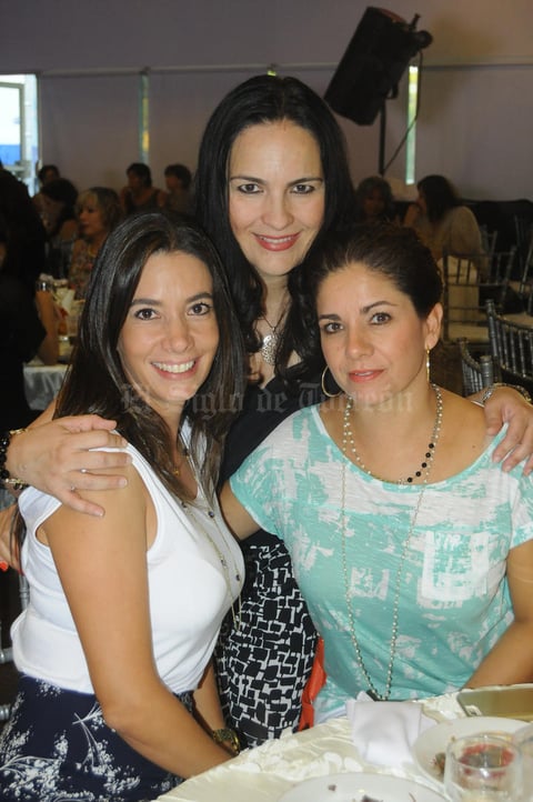 25102015 AMIGAS.  Ana, Adriana y Marcela.