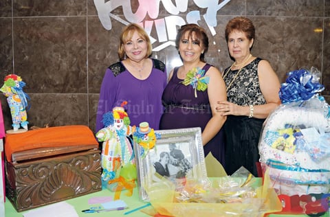 25102015 BABY SHOWER.  Gloria Isela Rodríguez López con Yolanda de Simental y Aurora López.