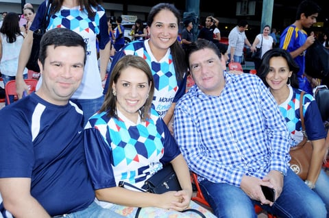 27102015 PADRES DE FAMILIA.  Pablo Quiroga, Rocío de Quiroga, Denise Farías, Marco Thomé y Yolis González.