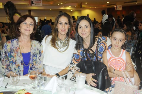 28102015 EN RECIENTE EVENTO.  Liliana, Mary Carmen, Liliana y Mely.