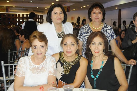 28102015 ENTRE AMIGAS.  Marina, Gaby, Paty, Silvia y Dora.