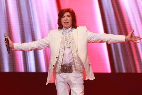 El cantante se despidió de los escenarios de la capital mexicana con una velada en la Arena Ciudad de México.