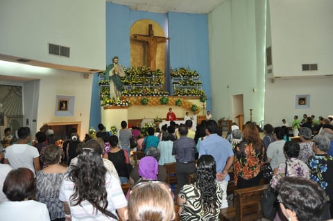 Laguneros mostraron su devoción por San Judas Tadeo.