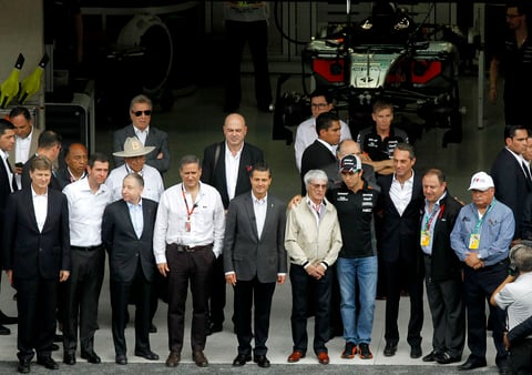 El mandatario estuvo acompañado de directivos de F1.