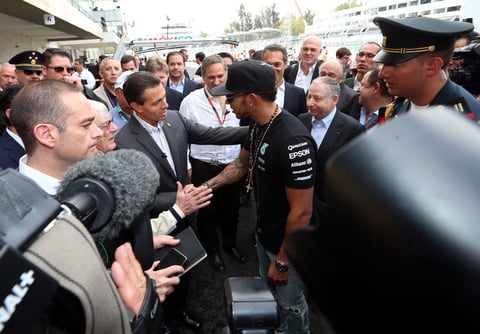 El Presidente de la República saludo a Hamilton.