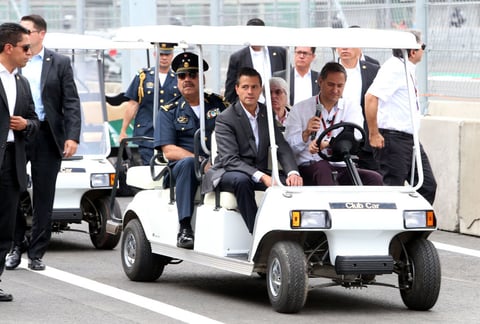 Peña recibió una explicación detallada del circuito por parte de Alejandro Soberón, director general de CIE, empresa encargada de realizar el Gran Premio de México, que se disputará este domingo.