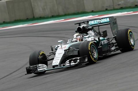 Rosberg lideró la segunda práctica, 'Checo' quedó 15, y Hamilton tuvo problemas con la pista pero logró récord de velocidad de 363.3 km/h.