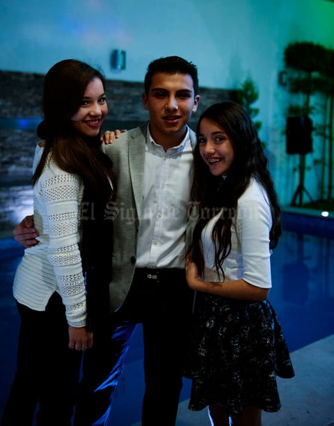Con sus hermanas, André y Miriam