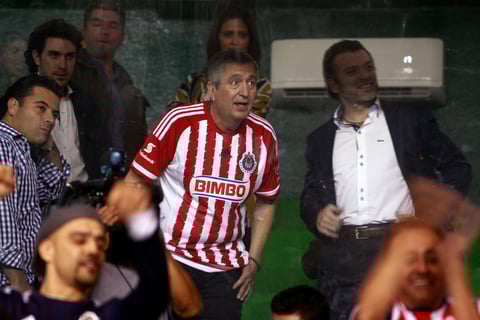 Al final, el equipo agradeció con una oración y el dueño, Jorge Vergara, estuvo en el césped para el festejo en suelo guanajuatense.