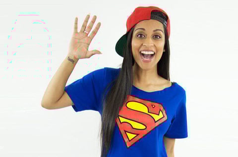 Superwoman/Lilly Singh genera 2.5 mdd al año y tiene un canal con 6.9 millones de suscriptores.