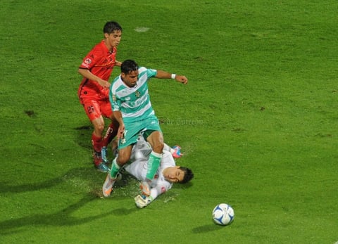 El arquero visitante Carlos Rodríguez se convirtió en héroe en su equipo.