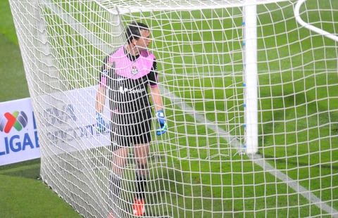 Marchesín no pudo hacer nada para evitar la caída de su equipo.