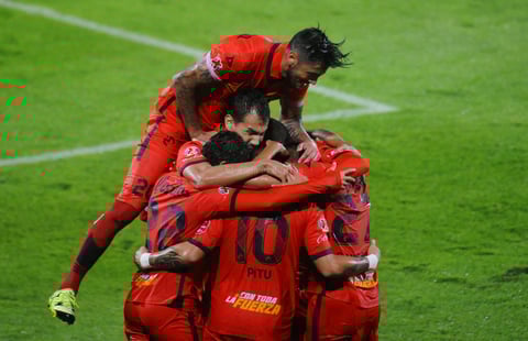 Ahora fue Monarcas Morelia el ladrón que, con un buen despliegue pese al diluvio, se robó los puntos del Corona.