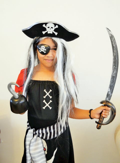 07112015 BONITA PIRATA.  Ángela Hernández Becerril en la fiesta de disfraces de su colegio.