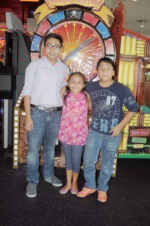 07112015 FELIZ CUMPLE.  Danna Luisa López Martínez con sus hermanos, Luis Gerardo y Luis Daniel.