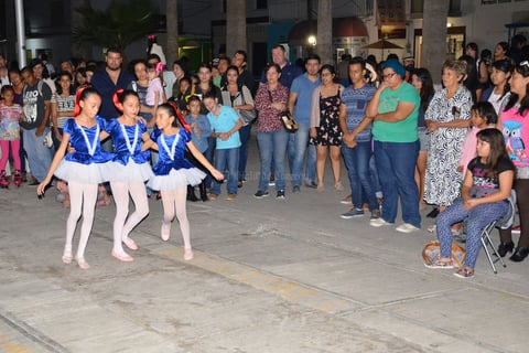 Personas de todas las edades se reunieron en el Centro de Torreón.