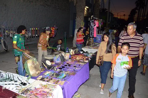 Las personas pudieron adquirir los artículos que se vendían en 'Moreleando'.