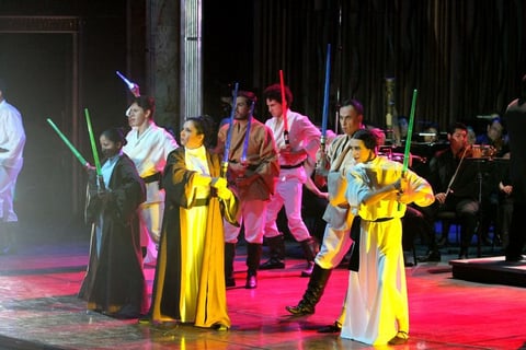 El espectáculo incluyó la famosa Fanfarria de Star Wars, así como el Tema principal y el Tema de la princesa Leia.