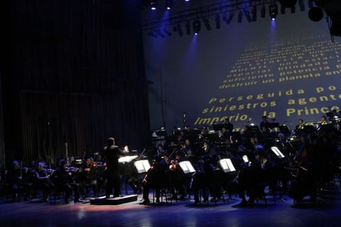Bajo la dirección concertadora de José Arturo González y la escénica de César Piña, el concierto fue parte de la alianza que el Instituto Nacional de Bellas Artes ha hecho con “Érase una vez… Producciones” para dramatizar los conciertos familiares.