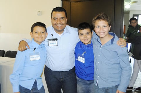 09112015 Ricardo Hernández, Dora Romero, Gerardo Hernández, Ricardo Hernández y Sofía Hernández.