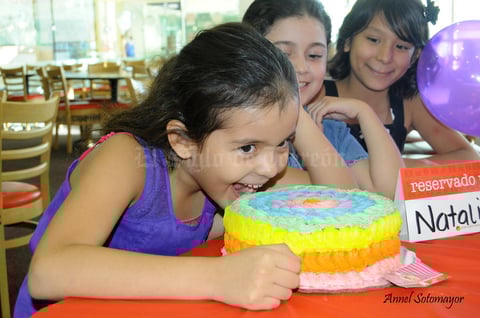 10112015 MUY CONTENTA.  Natalia Ortiz en su fiesta de cumpleaños.
