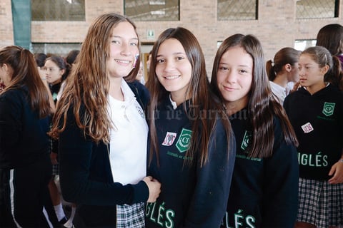 14112015 EN EL COLE.  Jimena, Mariana y Ángela.