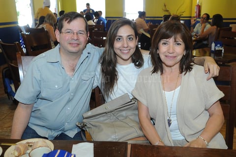 18112015 EN FAMILIA.  Peter, Daniela y Biby.