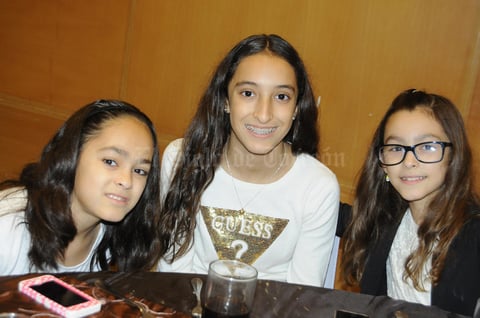 21112015 Ximena, Anacris y Valeria.