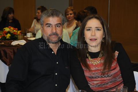 21112015 Carlos Ramírez y Rocío de Ramírez.