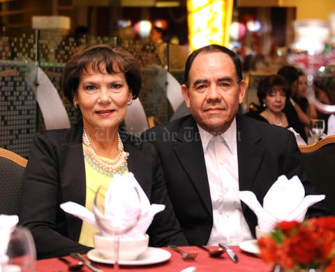 25112015 Lourdes Padilla y Armando Hernández.