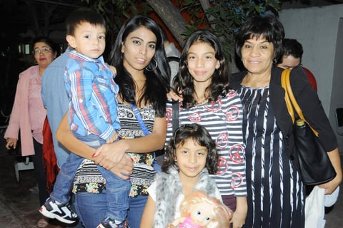 28112015 Eréndira Marrufo Hernández, Fedérico Hernández y Elvira Marrufo.