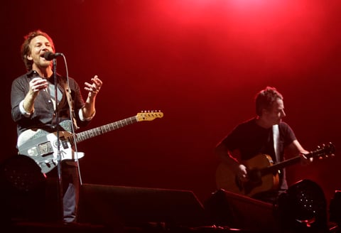 Los integrantes de la agrupación se mostraron entusiasmados con sus seguidores mexicanos, quienes también le cantaron Las mañanitas al baterista, Matt Cameron.
