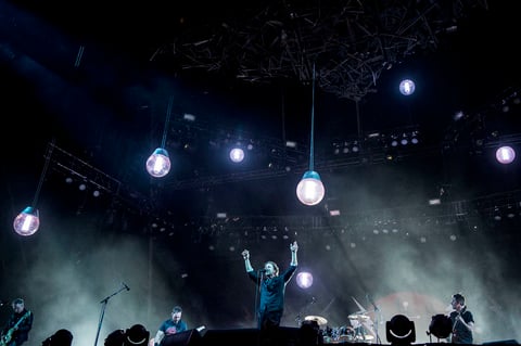 Durante este concierto que duró alrededor de tres horas, el grupo liderado por Eddie Vedder deleitó a sus seguidores con unas 30 canciones.