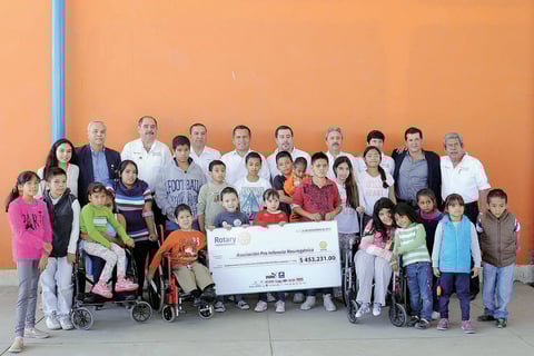 30112015 PARTICIPAN EN MISA.  Misa por el Día de Cristo Rey ofició el Sr. Obispo José Guadalupe Galván cocelebrado por el Padre Ignacio Mendoza Wong y el Padre Alberto Torres.
