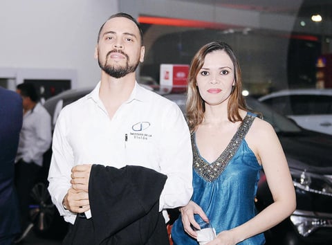 01122015 EN UNA INAUGURACIóN.  Jorge y Emma.